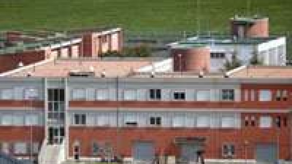 Rimini: due agenti penitenziari aggrediti da un detenuto