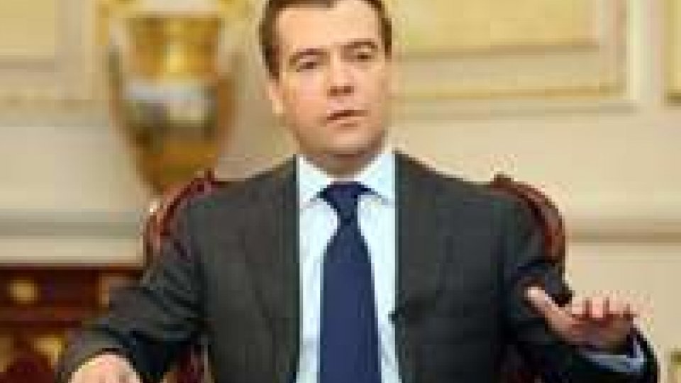 Ucraina: premier russo Medvedev, "governo rivoluzionario è una minaccia"