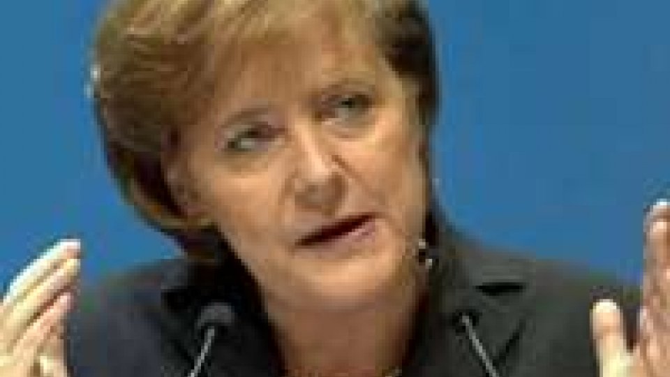 Merkel sui fondi salva stati: "nessuna solidarietà senza controllo"