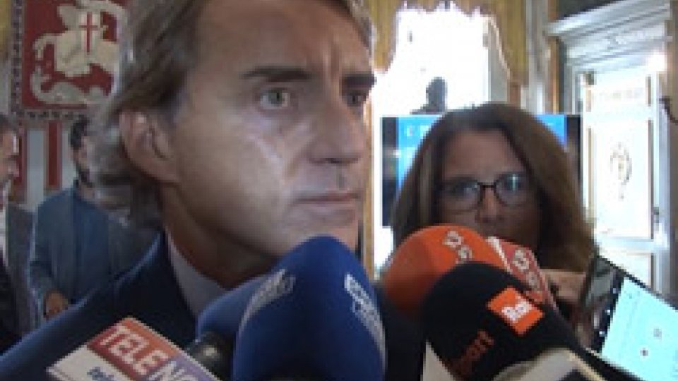 Roberto ManciniMancini: "Genova ha bisogno anche di noi"