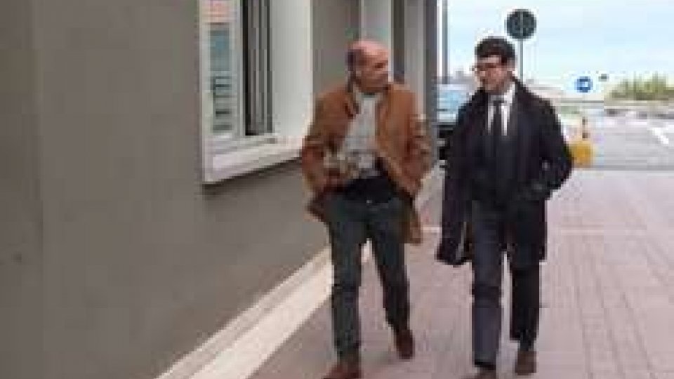 L'arrivo di Podeschi in tribunalePodeschi, in tribunale udienza di Terza Istanza. L'ex Segretario fa dichiarazioni spontanee