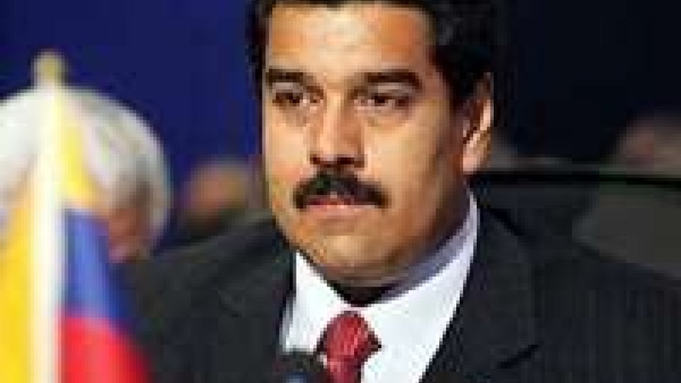 Venezuela: governo limita acquisto carta ,stop per 10 giornal