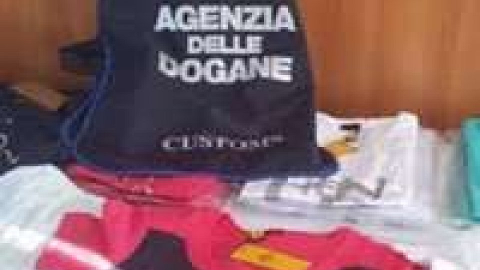 Abiti e scarpe con marchi contraffatti: sequestro ad Ancona di merce destinata a San Marino