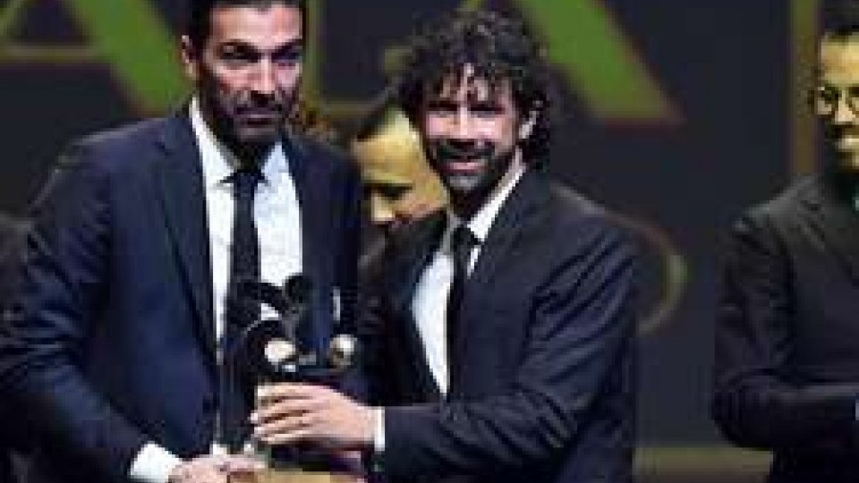 Premiazione di BuffonGala del Calcio la Juventus strappa 7 premi. Buffon, ritratta e riapre alla Nazionale
