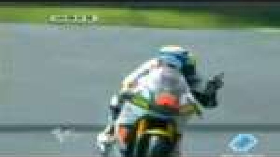 Alex De Angelis centra la vittoria in Moto 2