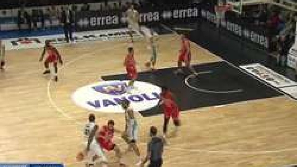 Basket: Cremona vince con Varese, Reggio Emilia cade a Pistoia