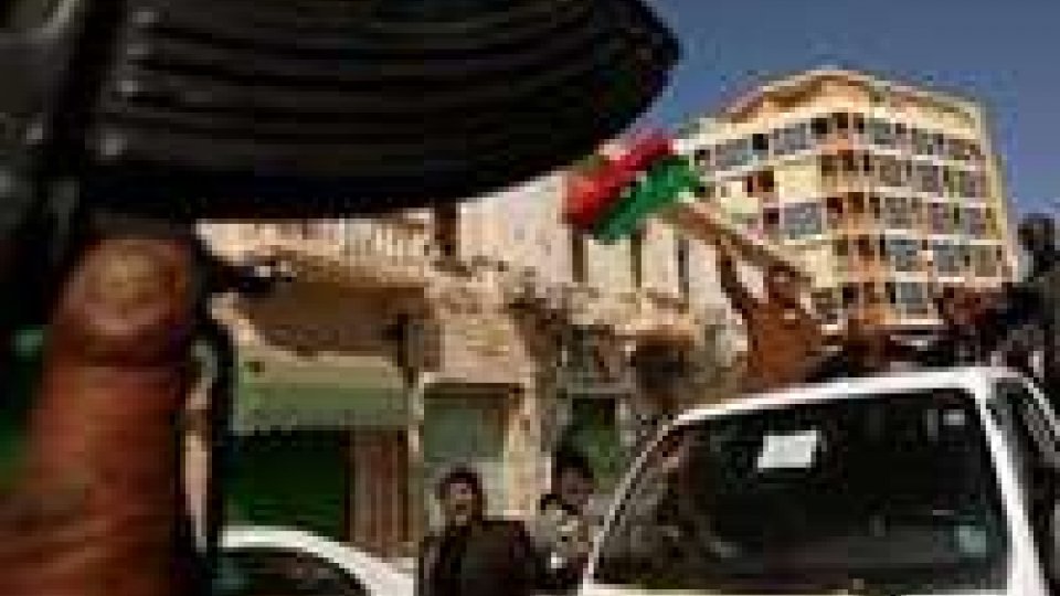 Libia: gli italiani lasciano il paese, chiude l' ambasciata di Tripoli