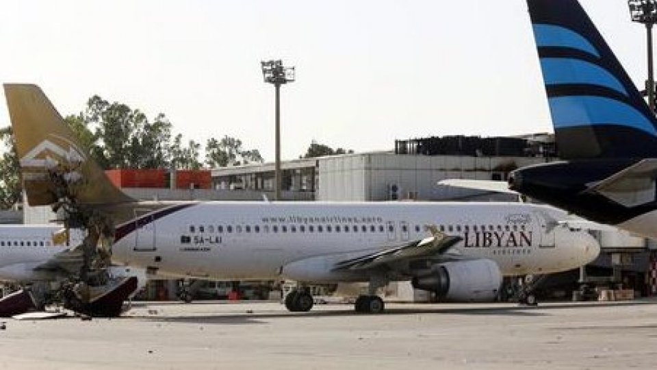 Libia: raid aereo su aeroporto civile di Tripoli. Sfiorata la strage