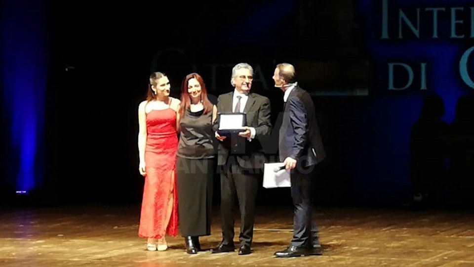 Il premio consegnato a Sergio BarducciSergio Barducci premiato al "Pegasus Literary Awards 2019" - L'intervista all'editore Roberto Sarra