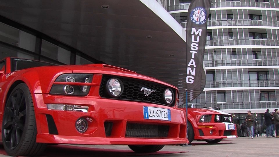 Automobile tra presente, passato e futuro: Mustang esposte a San Marino
