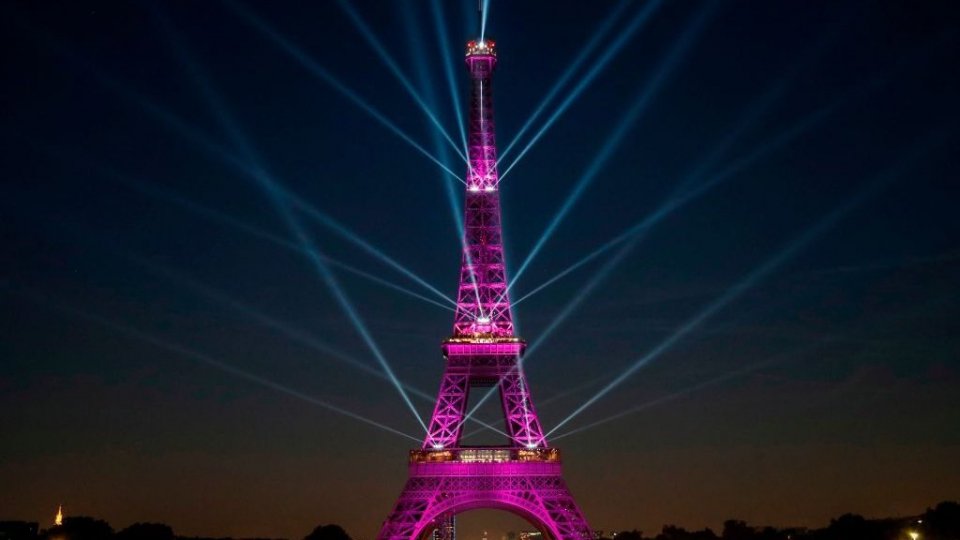 I 130 anni della Tour Eiffel in uno spettacolo di luci e suoni