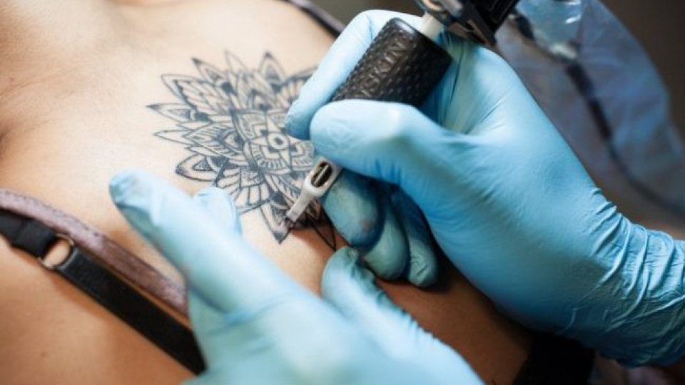 Inchiostri per tatuaggi: emesso l’avviso di sicurezza che vieta introduzione e circolazione a San Marino dei pigmenti ritenuti cancerogeni