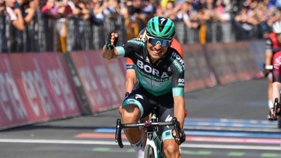 La montagna stravolge il Giro: tappa a Benedetti, maglia a Polanc