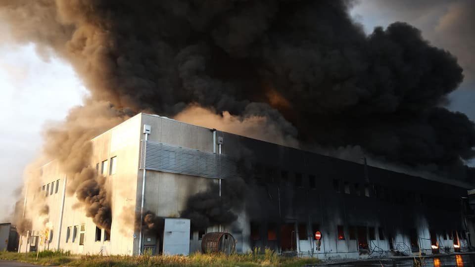Incendio a Faenza: rimandati gli esiti dei controlli specifici sulla qualità dell'aria