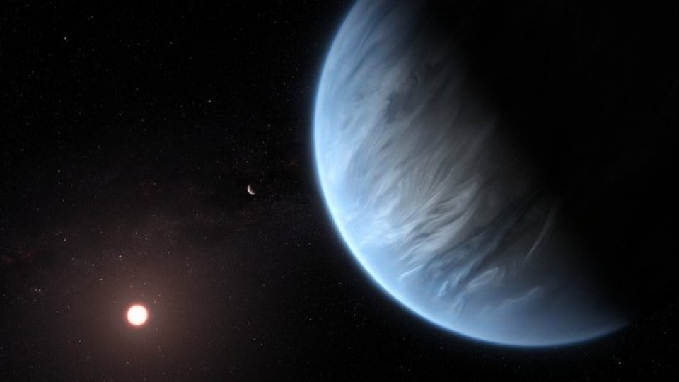 Rappresentazione artistica del pianeta K2-18 b, che ha vapore acqueo nell'atmosfera (fonte: ANSA / ESA / Hubble, M. Kornmesser)