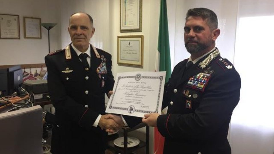 Luogotenente Sergio Conforti insignito della medaglia mauriziana al merito per la carriera