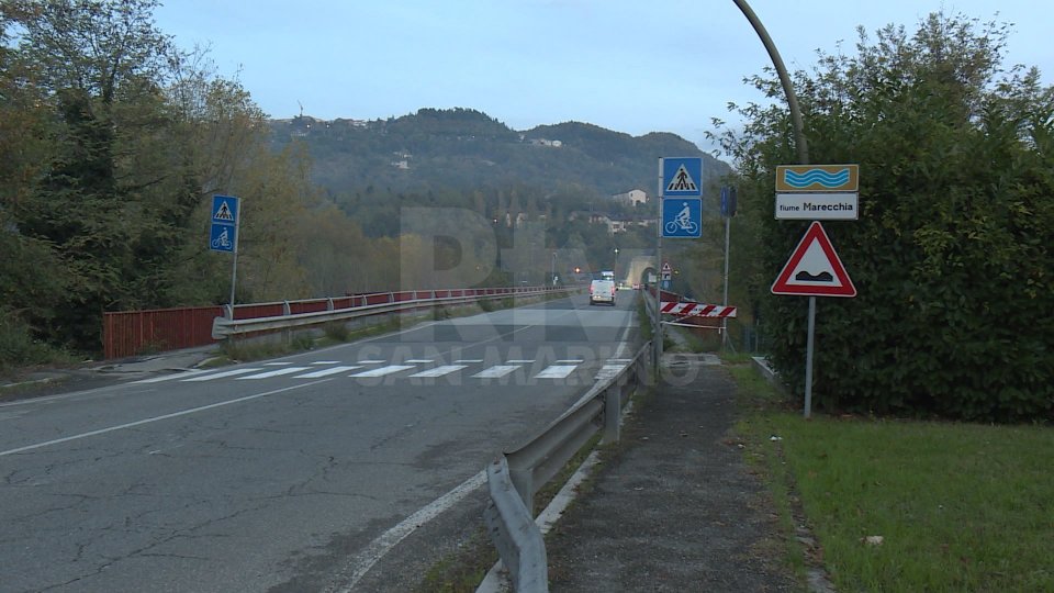 Ponte Verucchio a senso unico alternato dopo le forti piogge