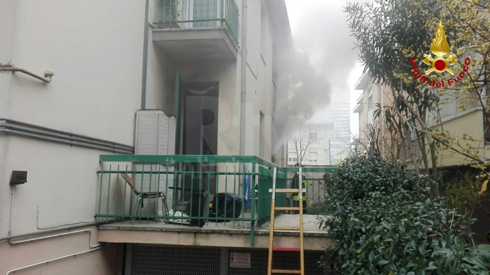 Incendio in una palazzina di San Giuliano, diversi intossicati