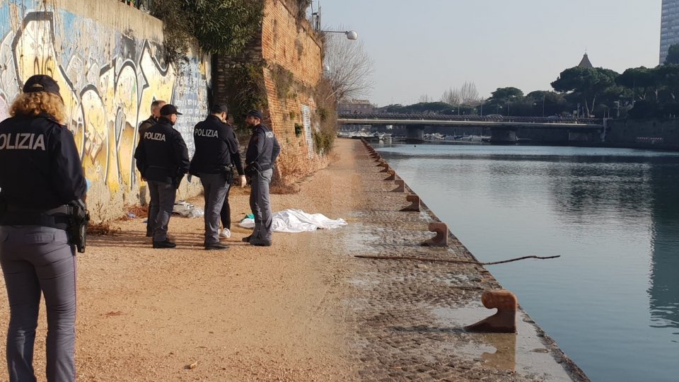 Trovato un cadavere nel porto canale di Rimini