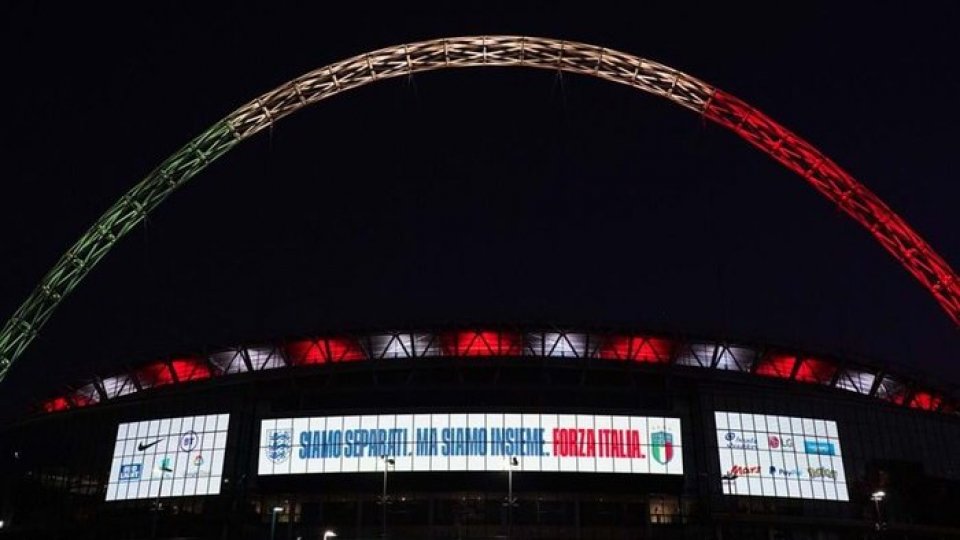 Coronavirus: Wembley illuminato per 90 minuti con il tricolore italiano
