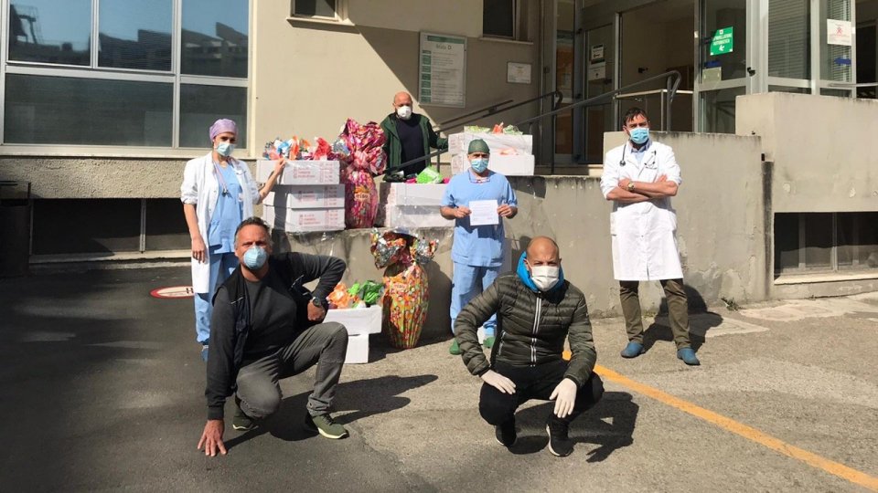 Ricchiuti & Friends: 250 uova di Pasqua ai medici dell'ospedale Infermi di Rimini