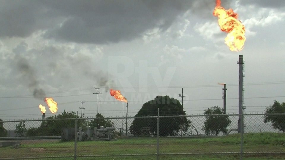 Taglio produzione petrolio: incerte le conseguenze per i Paesi del Golfo