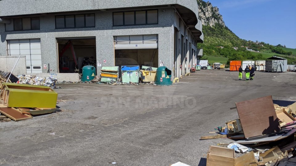 Infortunio sul lavoro a San Giovanni: prognosi di 30 giorni per l'addetto alla gestione dei rifiuti