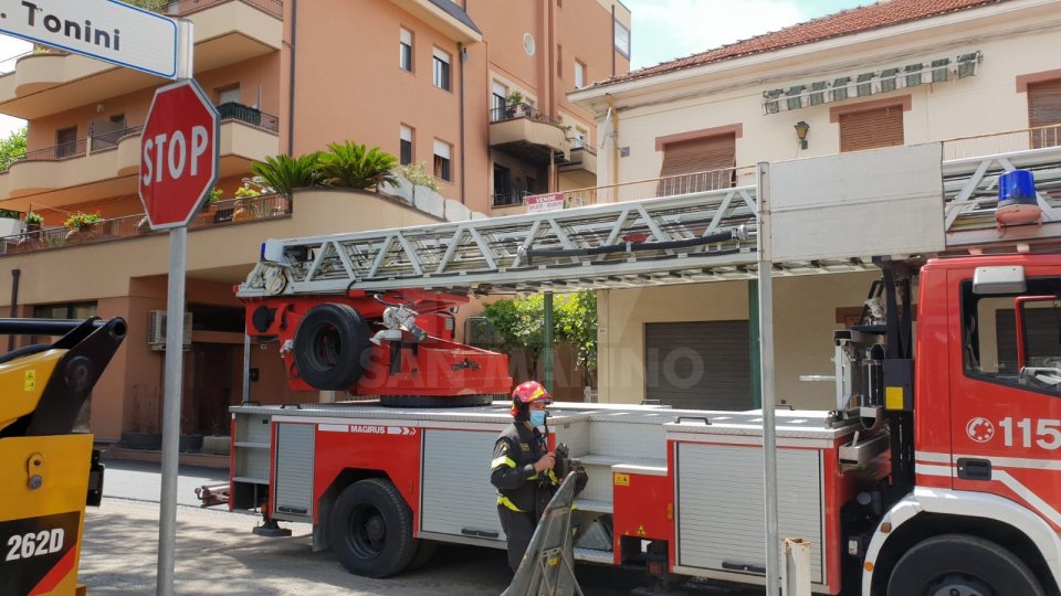 Incendio a Rimini: evacuata una palazzina