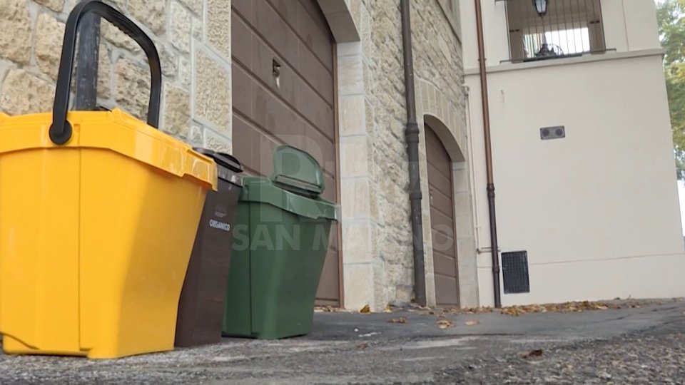 Gestione rifiuti: Porta a porta o cassonetti stradali? Presto la scelta