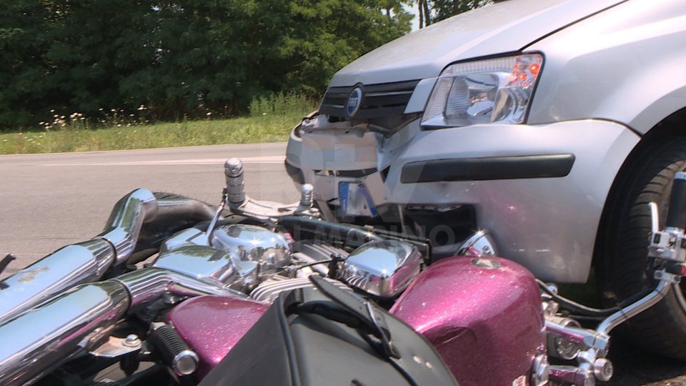 Incidente a Ospedaletto di Coriano: motociclista si scontra con automobile