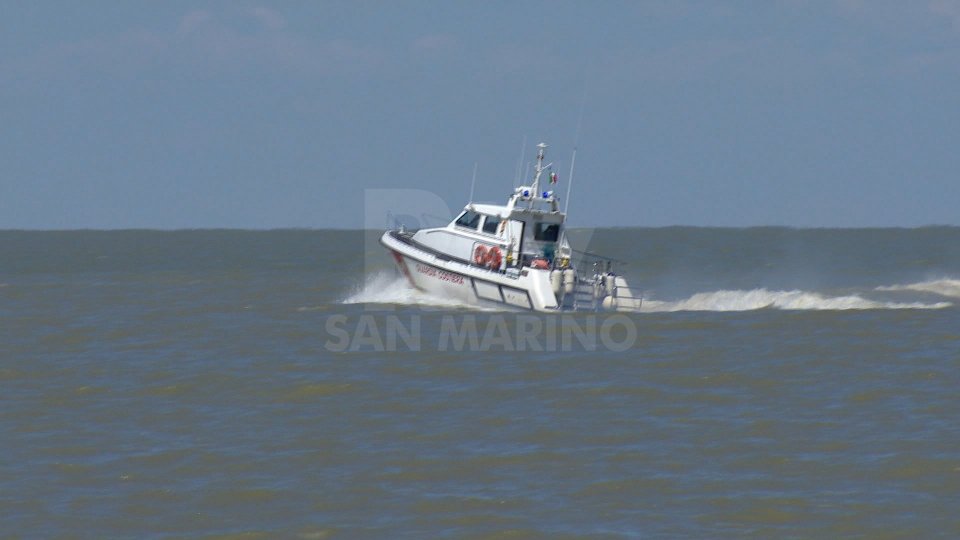 Rimini: Guardia costiera porta in salvo due naufraghi