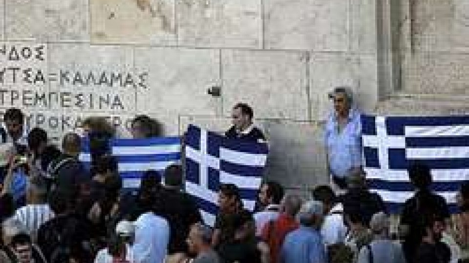 Greci in piazza per dire No
