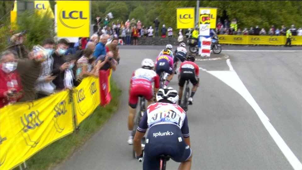 Tour de France, Marc Hirschi vince a Sarran Corrèze. Roglic resta in giallo