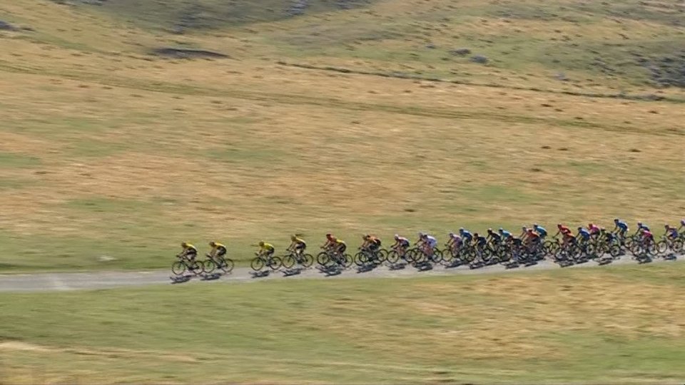 Tour De France 16°: il tedesco Kamna in solitaria vince a Villard de Lans