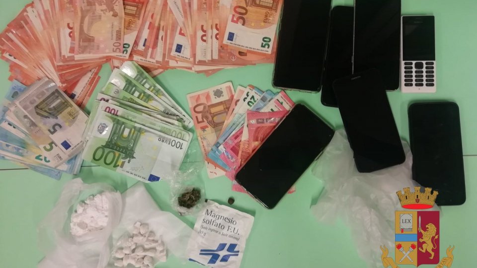 Segnalazione tramite l’applicazione Youpol di spaccio di cocaina: arrestati due spacciatori