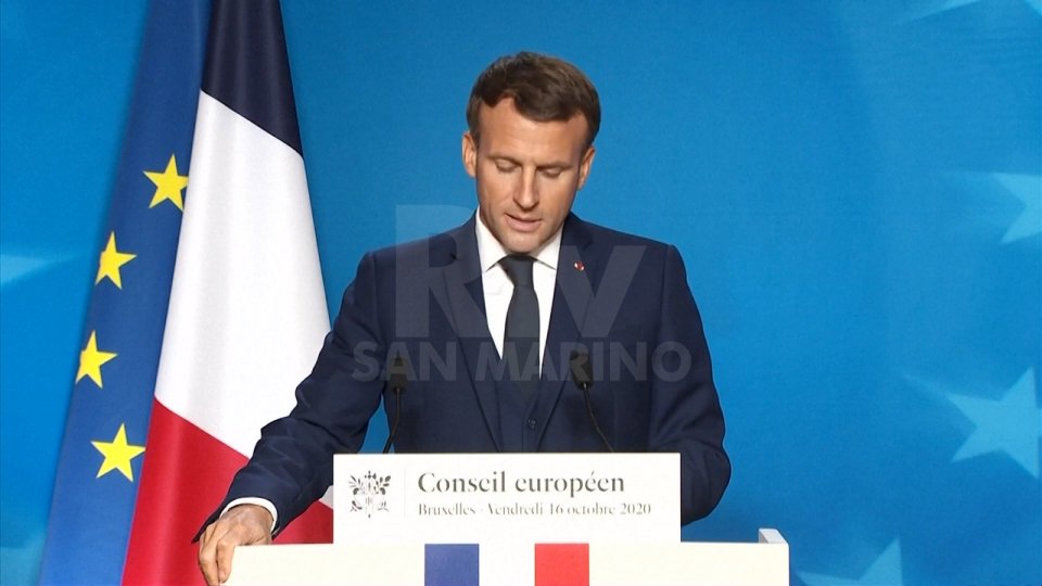 Professore decapitato: Macron annuncia misure severe contro propaganda islamista