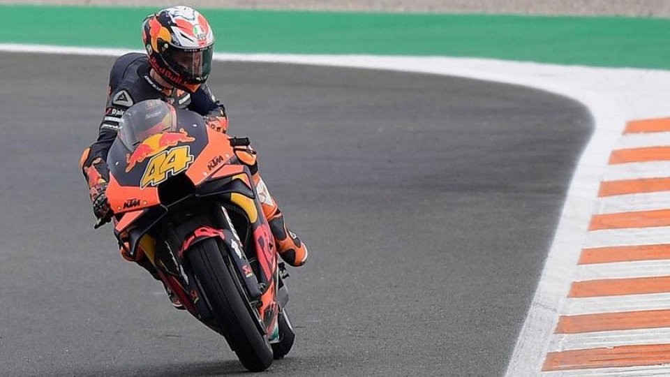 MotoGP: pole per Espargaro davanti a Rins. Valentino solo 18°