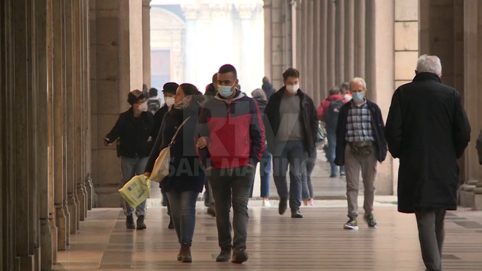 L'Emilia Romagna tenta di rimanere in zona gialla: anche oggi 2.402 contagi e 49 vittime