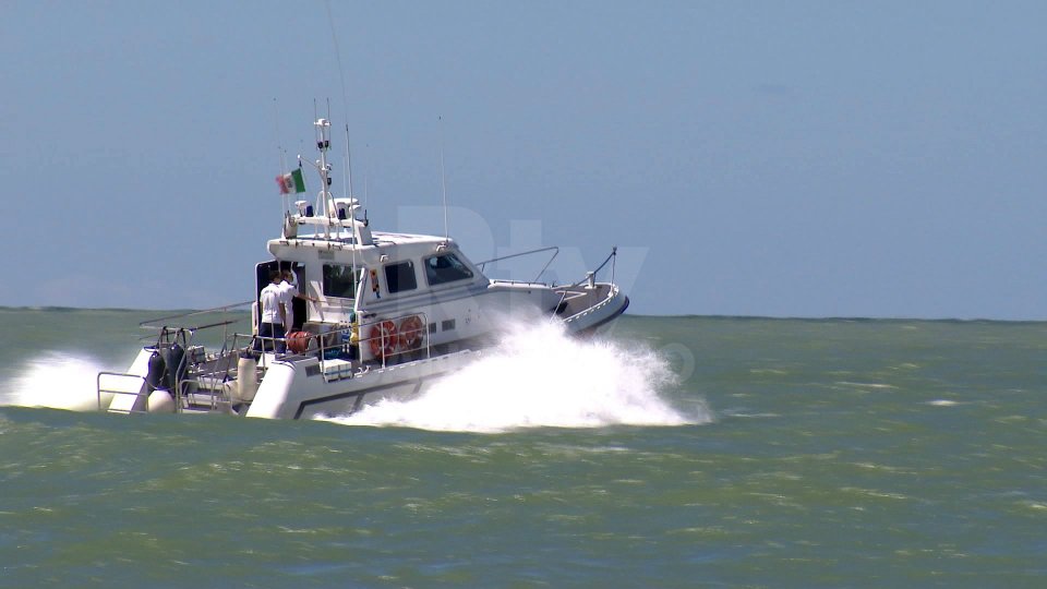 La Capitaneria di Porto di Rimini interviene in soccorso di un'imbarcazione