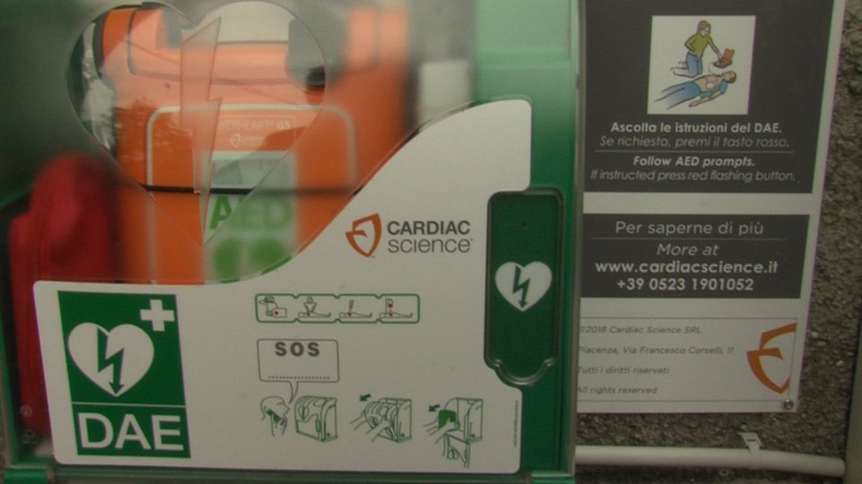 Due nuovi defibrillatori per le scuole superiori di Città e per le scuole di Montegiardino