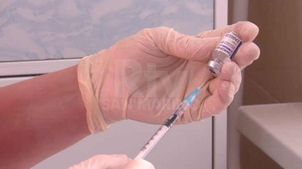 Astrazeneca conferma l'efficacia del vaccino contro la variante covid britannica