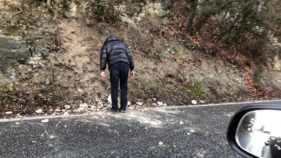 Fiorentino: si staccano alcuni detriti dalla scarpata di via Impietrata, senza danni