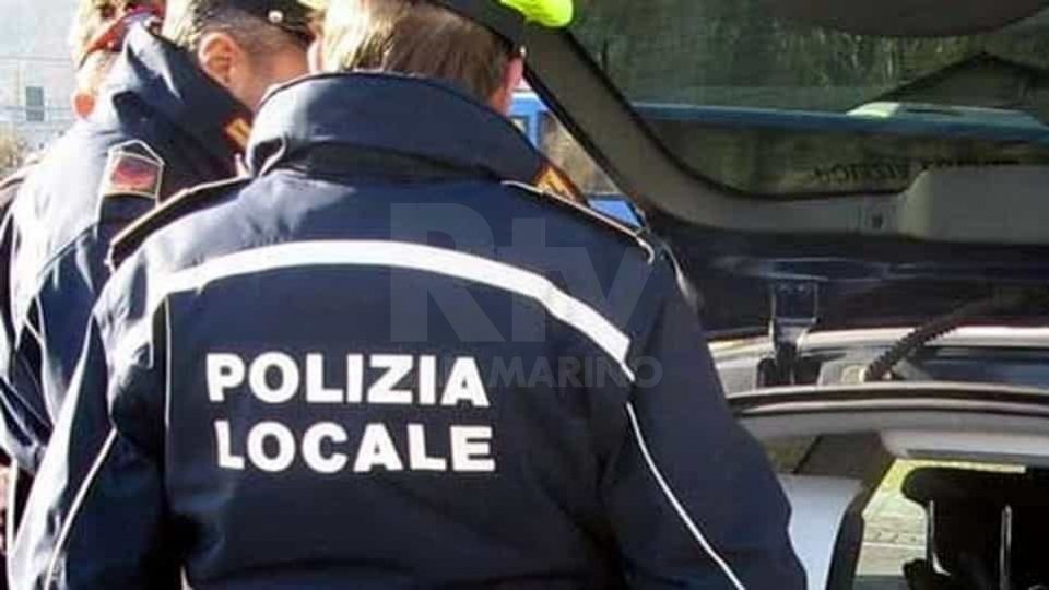 Bivaccano in hotel chiuso a Rimini, 4 persone denunciate da Polizia Locale
