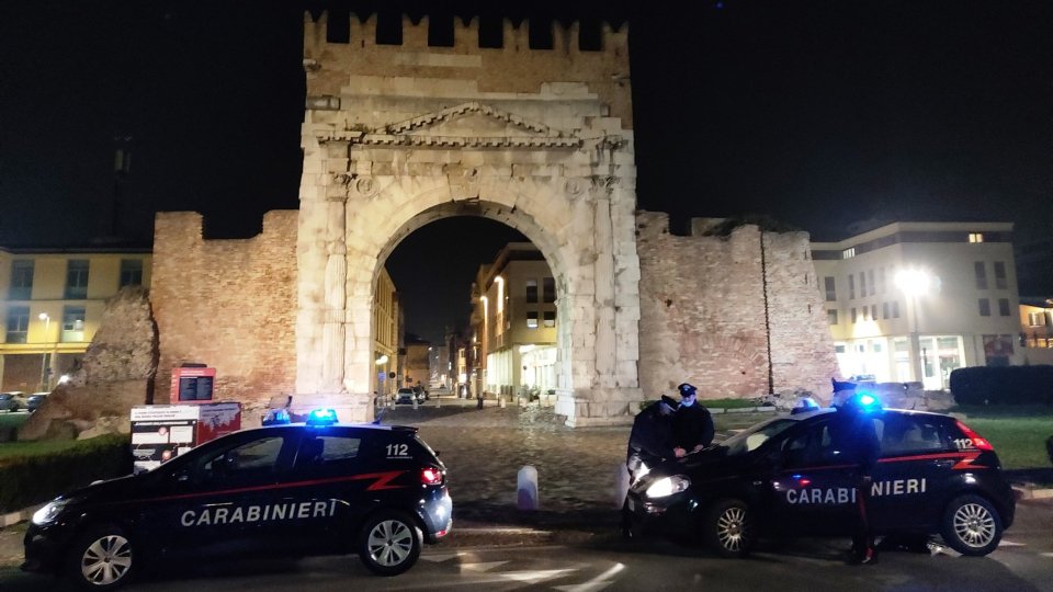 Rimini: sanzioni per 17 persone e 3 bar per il mancato rispetto delle norme anti Covid