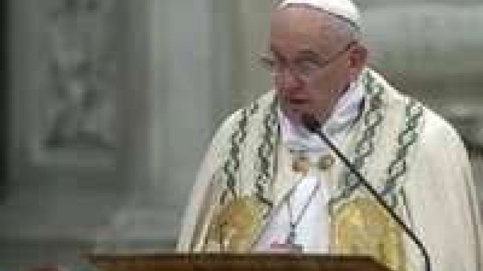 Il Papa recita il "Te Deum" e poi augura il buon anno a tutti