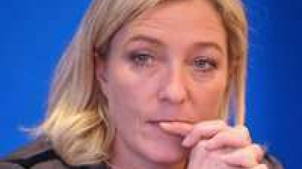 Le Pen "corteggia" euroscettici inglesi