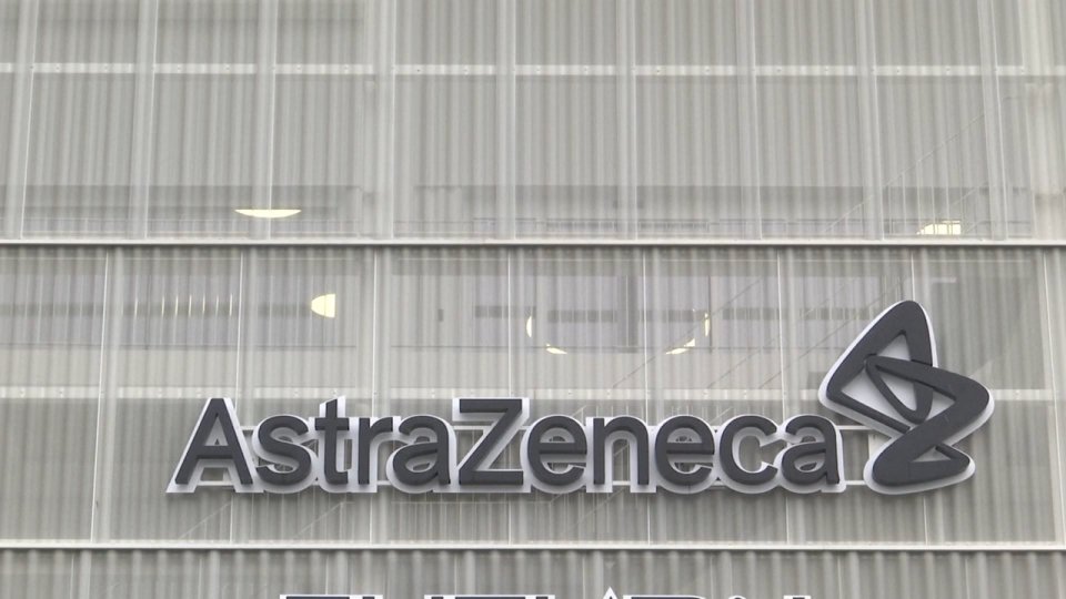 Vaccini: AstraZeneca annuncia nuovi tagli alle forniture verso l'UE. Cresce la tensione nell'Unione