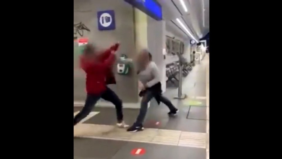 Un fermo immagine del video delll'aggressione