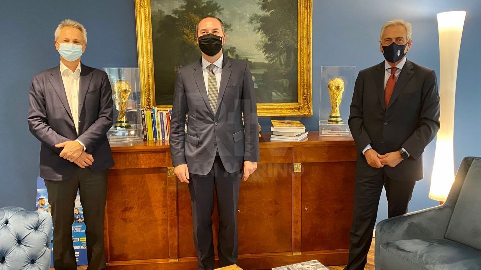 L'incontro tra il Segretario di Stato Teodoro Lonfernini, il presidente della FIGC Gabriele Gravina e il presidente della Lega Serie A Paolo Dal Pino