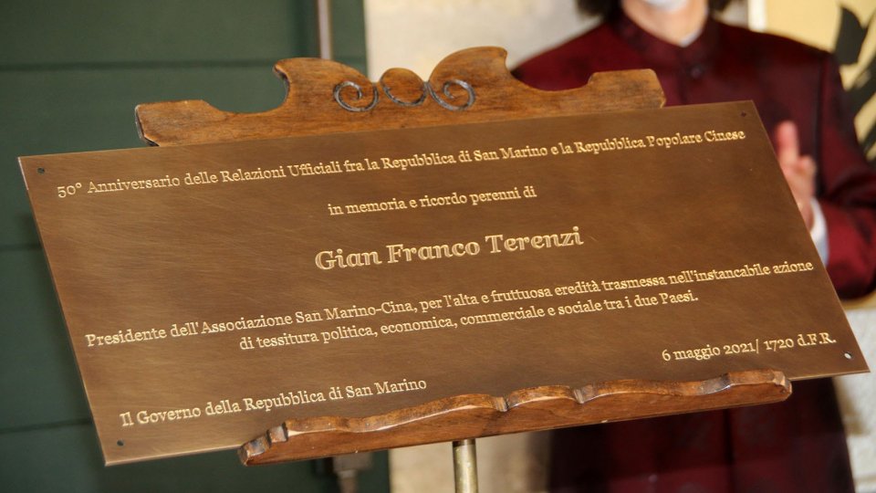 Svelamento targa commemorativa in memoria di Gian Franco Terenzi e presentazione Emissione Filatelica dedicata al 50^ anniversario delle relazioni ufficiali San Marino-Cina